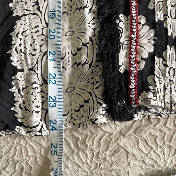 Vintage Kookai Rayon Print‎ Blouse w/accent trim. Size 38/Small Black Cream - Picture 9 of 9